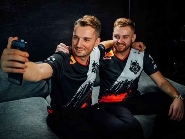 rookie ：第一把决策不太好；和老队友打的话正常交流